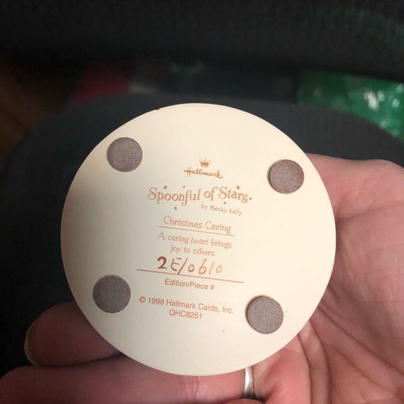 1998 Hallmark “A Spoonful of Stars” Figurine- 521 $20 or $15 w/offer - Picture 2 of 3